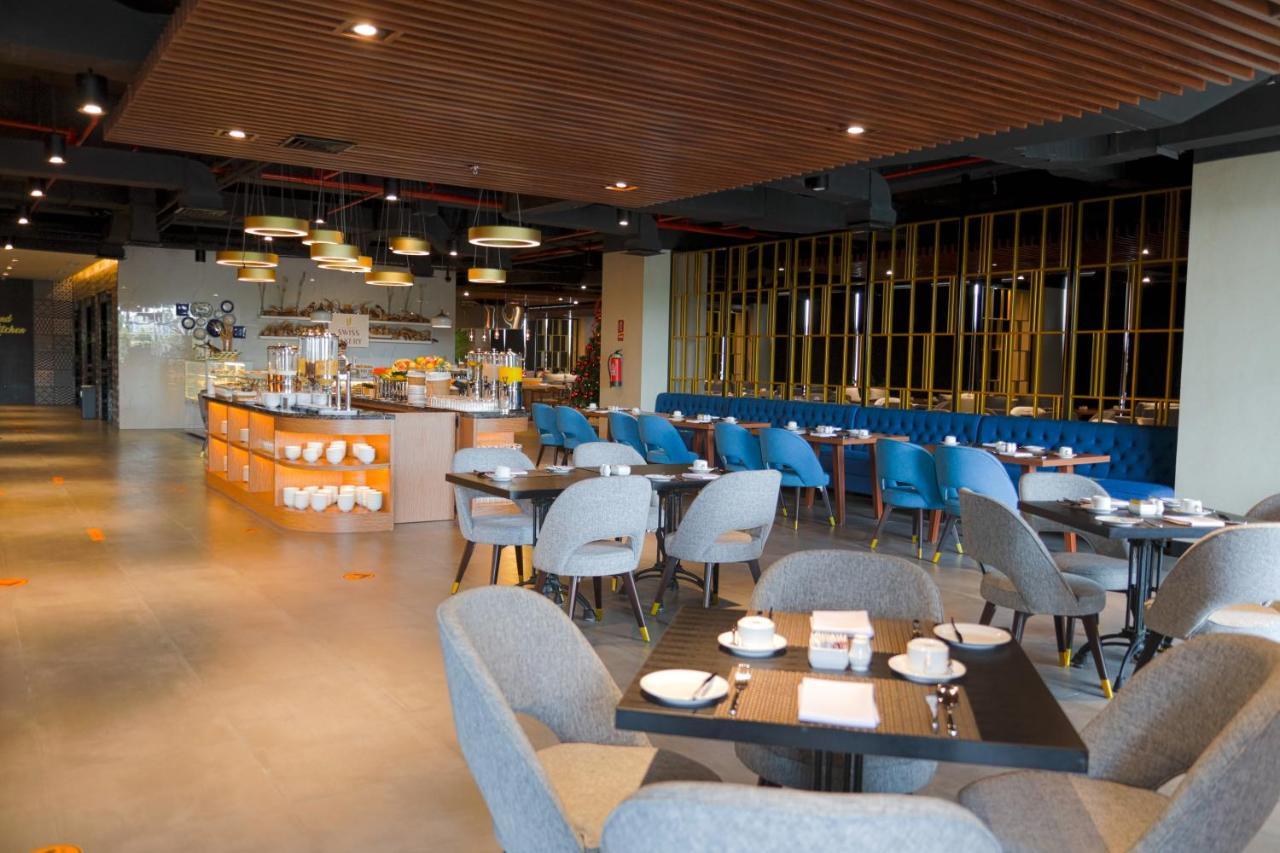 Grand Swiss-Belhotel Darmo Surabaya Exterior foto