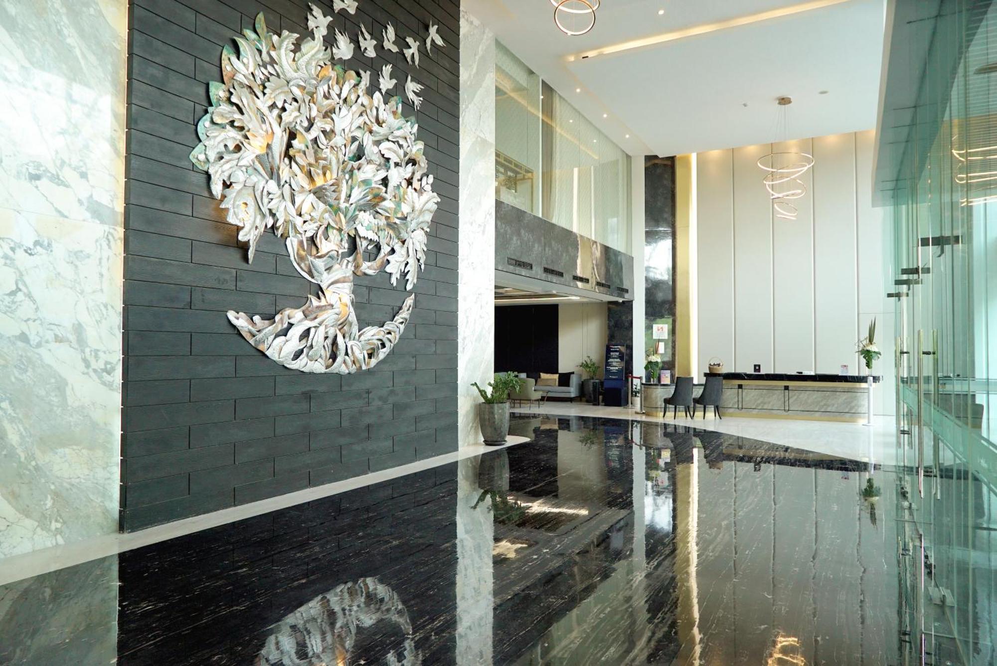 Grand Swiss-Belhotel Darmo Surabaya Exterior foto